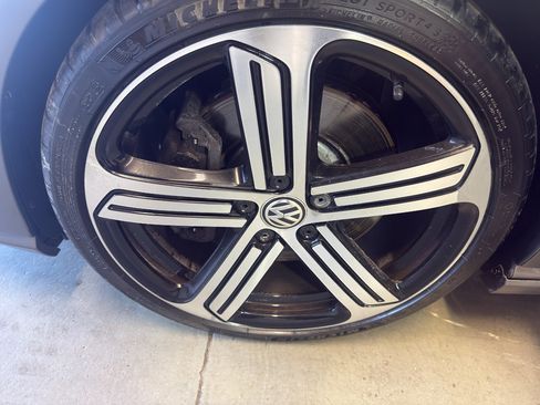 Used 2016 Volkswagen Golf R 4-Door AWD/4WD image 31