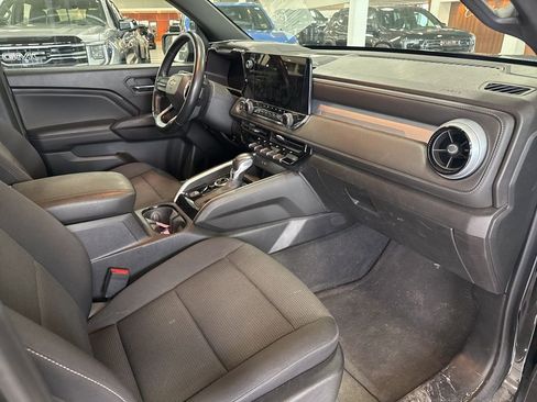 Used 2023 Chevrolet Colorado LT w/ LT Convenience Package II image 6