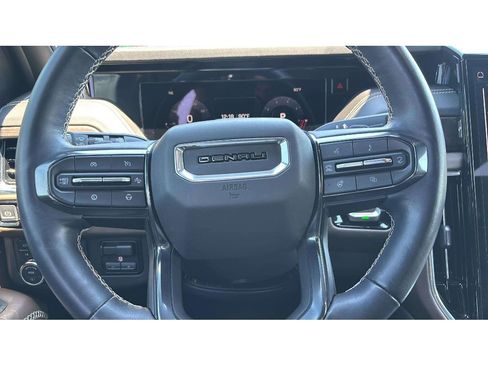 Used 2025 GMC Yukon Denali Ultimate AWD/4WD image 17
