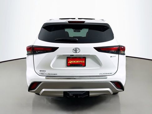 New 2026 Toyota Highlander Platinum image 7