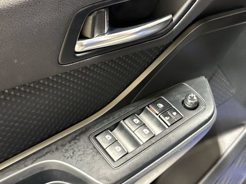 Used 2018 Toyota C-HR XLE FWD image 20