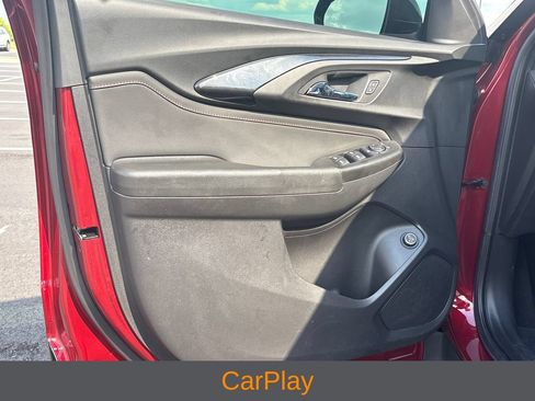Used 2022 Chevrolet TrailBlazer RS w/ Sun and Liftgate Package FWD image 3