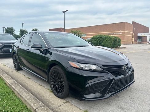 Used 2024 Toyota Camry SE FWD image 2