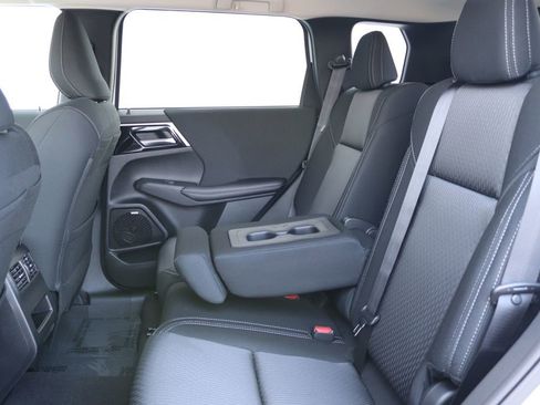 New 2026 Mitsubishi Outlander ES image 5