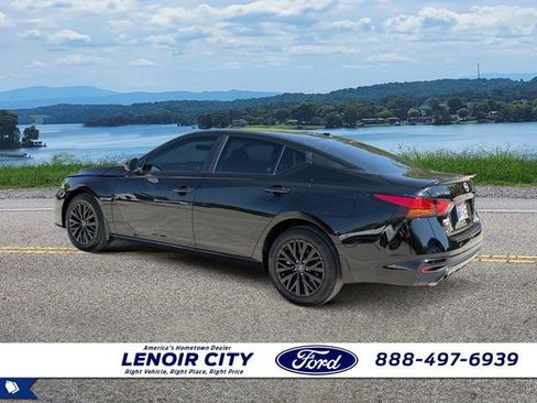 Used 2023 Nissan Altima 2.5 SV w/ SV Premium Package AWD/4WD image 5