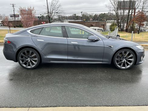 Used 2020 Tesla Model S Long Range Plus image 10