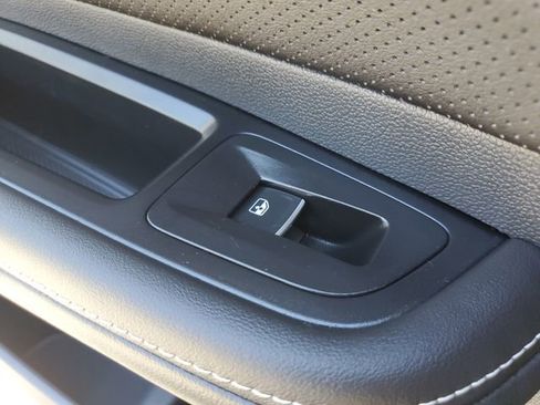 Used 2025 Volkswagen Atlas Cross Sport SEL image 14