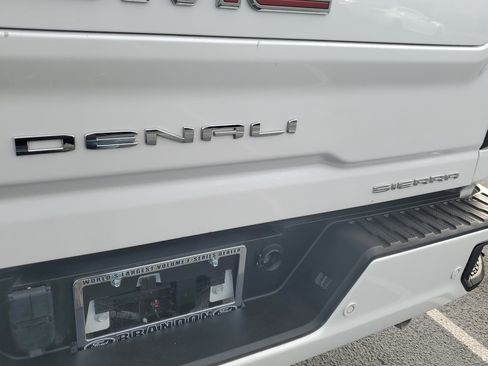 Used 2023 GMC Sierra 3500 Denali w/ Technology Package image 9