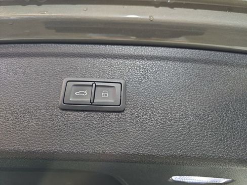 Used 2023 Audi Q5 2.0T Premium w/ Convenience Package image 13