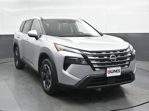 Used 2025 Nissan Rogue SV AWD/4WD image 6