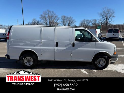Used 2017 Chevrolet Express 3500 RWD image 15