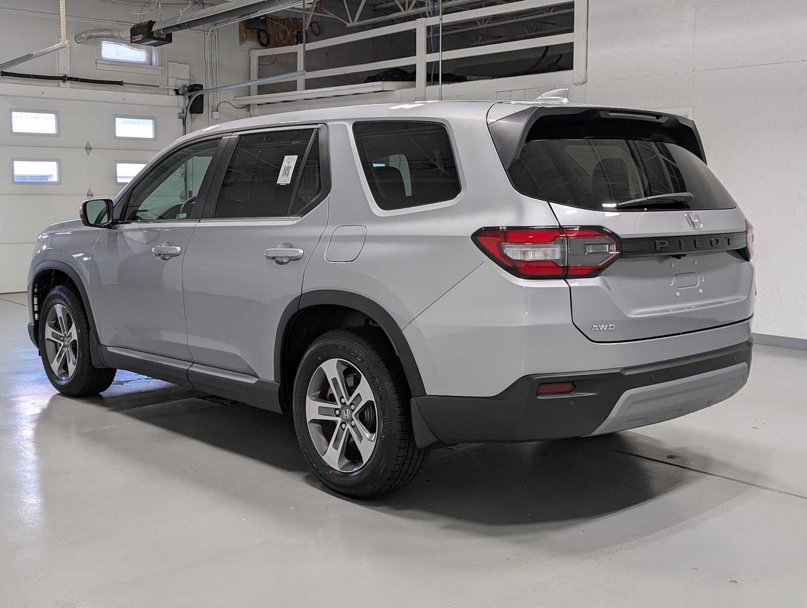 Certified 2025 Honda Pilot EX-L image 10