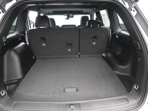 New 2025 Jeep Grand Cherokee Altitude image 12