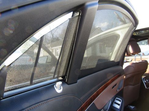 Used 2014 Mercedes-Benz S 550 Sedan w/ Sport Package w/ Sport Package image 18