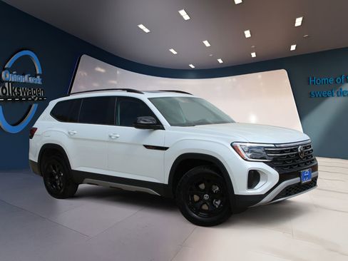 New 2026 Volkswagen Atlas Peak Edition AWD/4WD image 2