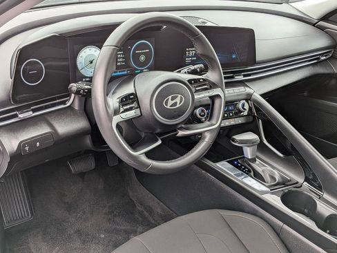 Used 2025 Hyundai Elantra SEL image 10