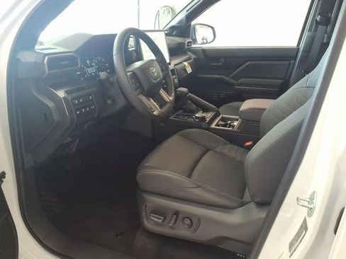 Certified 2026 Toyota 4Runner TRD Off-Road Premium AWD/4WD image 2