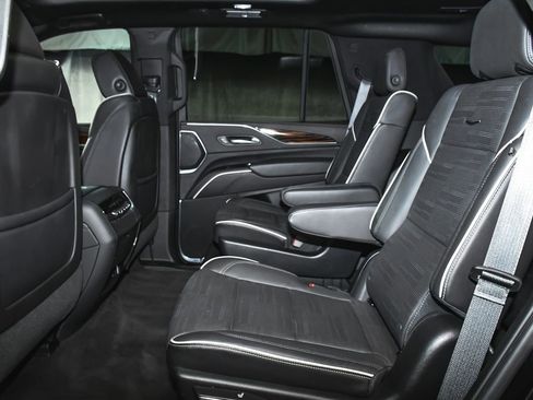 Used 2023 Cadillac Escalade Premium Luxury AWD/4WD image 51