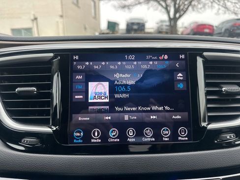 Used 2019 Chrysler Pacifica Touring-L w/ Advanced Safetytec Group image 18