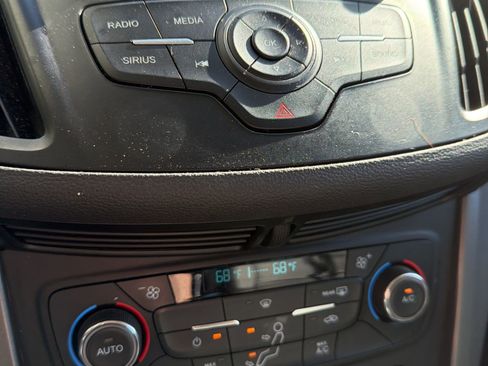 Used 2017 Ford Escape SE image 9