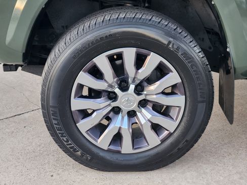 Used 2022 Toyota Tacoma TRD Sport image 10