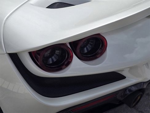 Used 2022 Ferrari F8 Tributo image 9