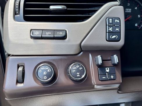 Used 2016 GMC Yukon Denali w/ Open Road Package AWD/4WD image 32
