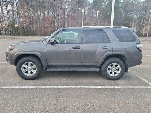 Used 2018 Toyota 4Runner SR5 Premium image 6