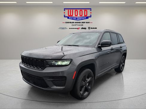 Used 2024 Jeep Grand Cherokee Altitude AWD/4WD image 13