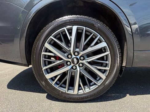 Used 2023 Cadillac XT6 Sport w/ Technology Package AWD/4WD image 17