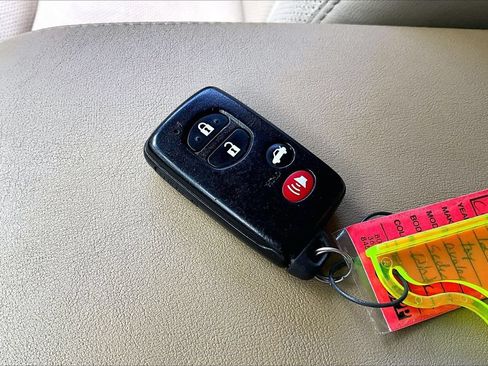 Used 2012 Toyota Avalon Limited FWD image 31