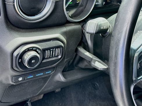 Used 2022 Jeep Wrangler Unlimited Sahara AWD/4WD image 11