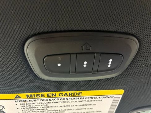 Used 2025 Chrysler Pacifica Limited FWD image 32