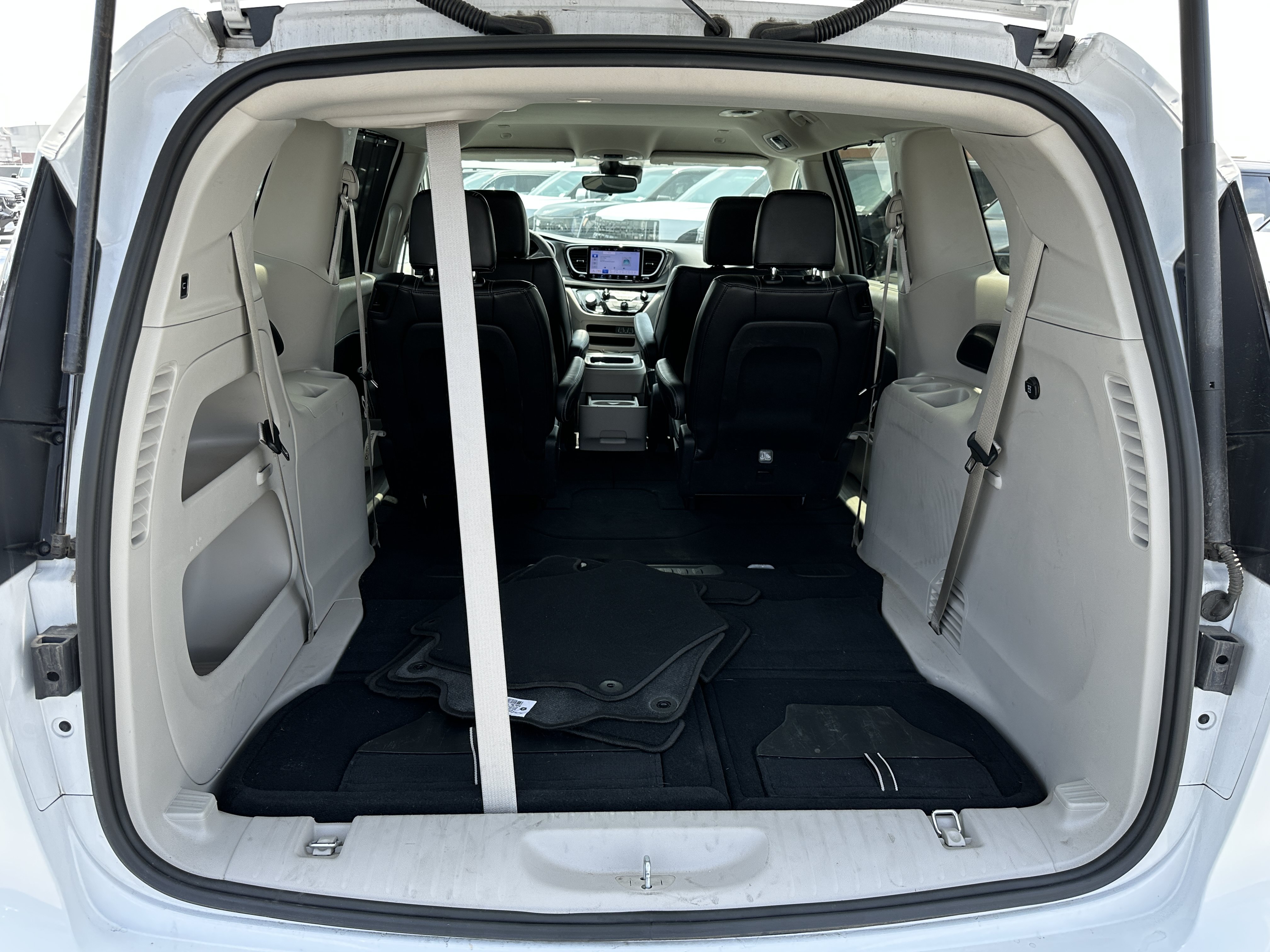 Used 2024 Chrysler Pacifica Touring-L FWD image 21