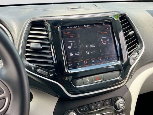 Used 2019 Jeep Cherokee Limited FWD image 20