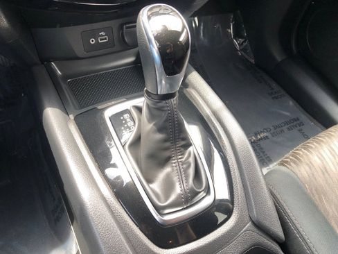 Used 2019 Nissan Rogue SV AWD/4WD image 28