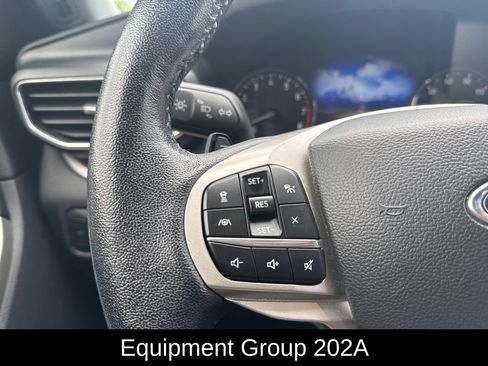 Used 2021 Ford Explorer XLT w/ Equipment Group 202A AWD/4WD image 17
