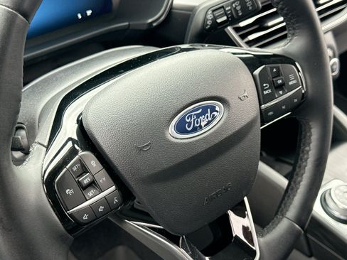 Used 2023 Ford Escape Platinum w/ Premium Technology Package AWD/4WD image 12
