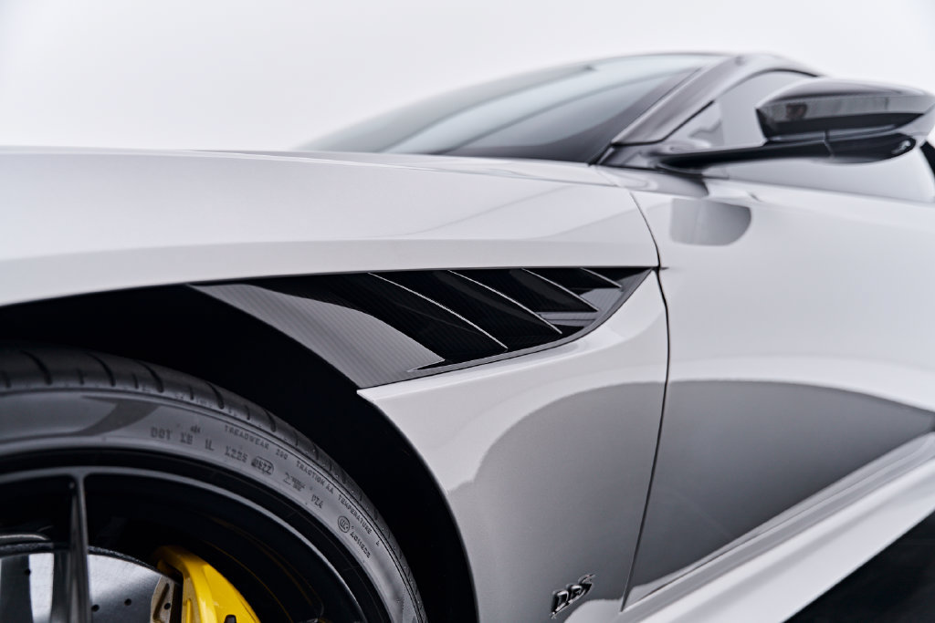 Used 2023 Aston Martin DBS Coupe RWD image 21