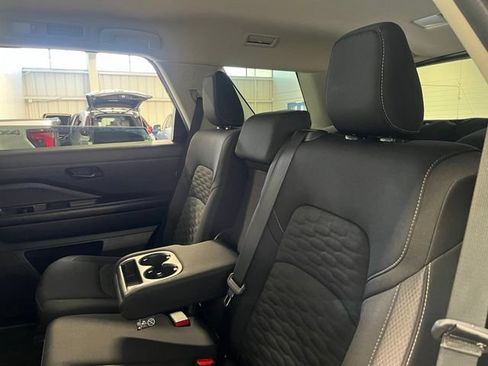 Used 2024 Nissan Pathfinder SV FWD image 19