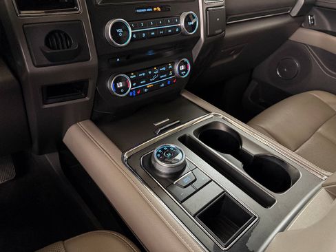 Used 2018 Ford Expedition XLT w/ Equipment Group 202A RWD image 49