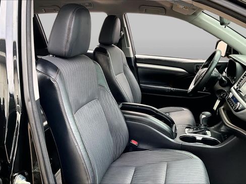 Used 2015 Toyota Highlander Plus FWD image 8