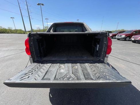 Used 2004 Chevrolet Avalanche Z71 w/ Preferred Equipment Group AWD/4WD image 26