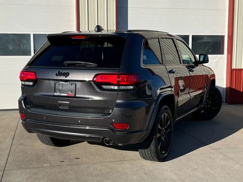 Used 2018 Jeep Grand Cherokee Altitude AWD/4WD image 23