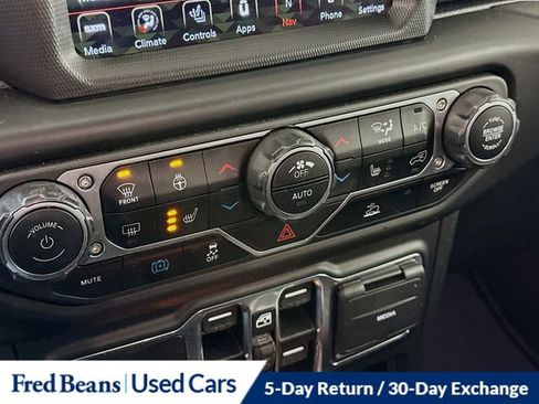 Used 2023 Jeep Wrangler Unlimited Sahara w/ Cold Weather Group image 18