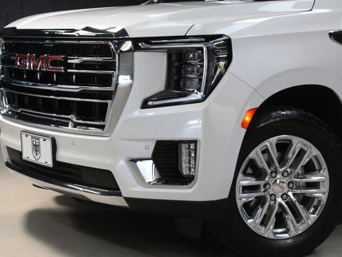 Used 2022 GMC Yukon XL SLT w/ SLT Premium Package AWD/4WD image 5