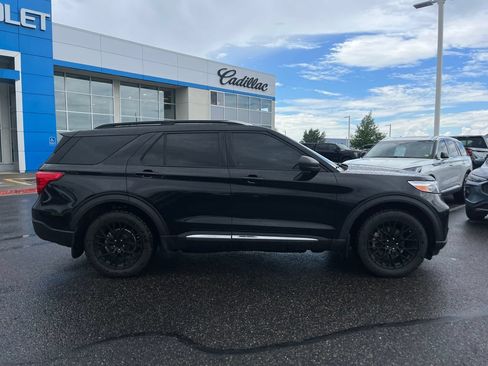 Used 2021 Ford Explorer XLT w/ Equipment Group 202A AWD/4WD image 2