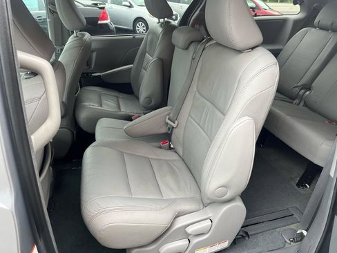 Used 2017 Toyota Sienna XLE w/ XLE Navigation Package FWD image 27