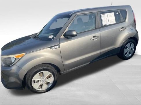 Used 2015 Kia Soul FWD image 2