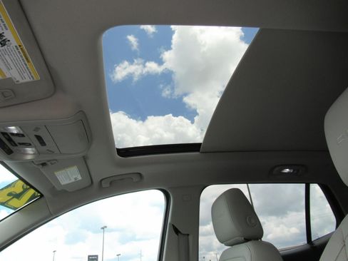 Used 2023 GMC Terrain Denali AWD/4WD image 17